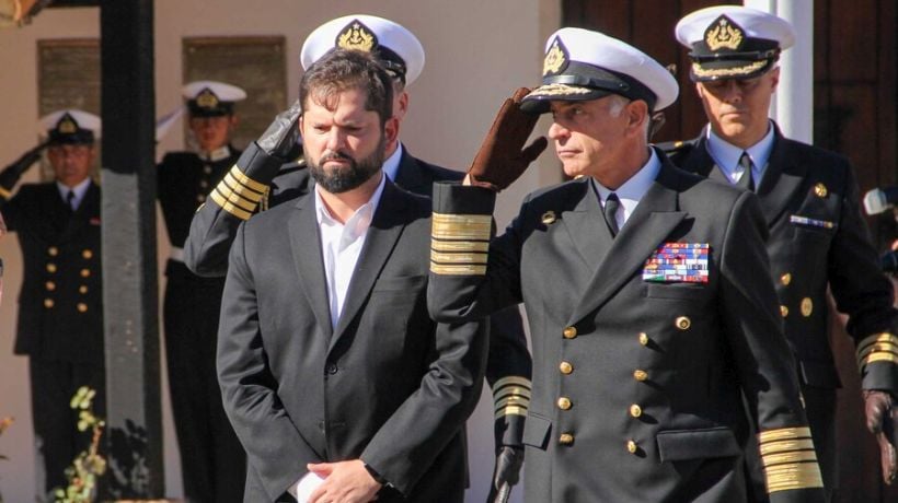 Comandante en Jefe saliente de la Armada destacó rol "obediente y no deliberante" de FF.AA. tras polémica por dichos por Estado de excepción
