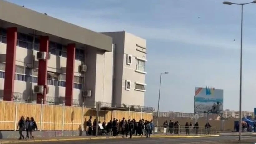 Apoderados del Liceo La Chimba aseguran que ya van otras dos peleas entre estudiantes a las afueras del recinto