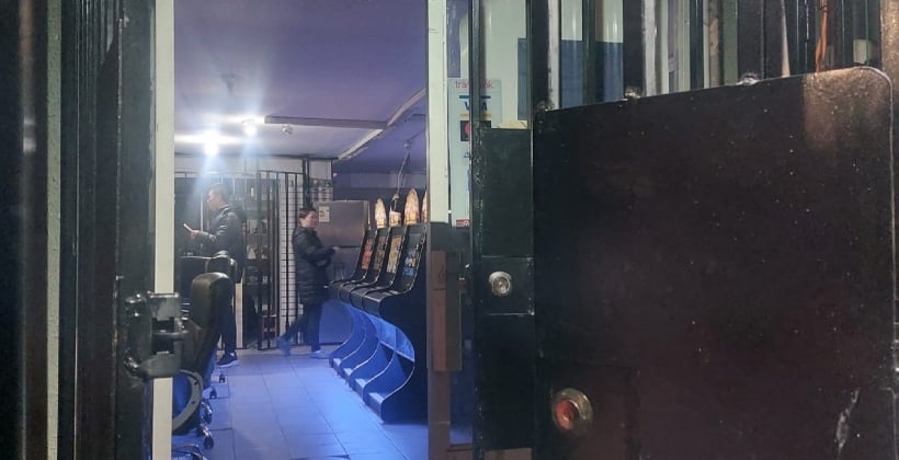 Quillota: descubren casino clandestino en local con fachada de almacén