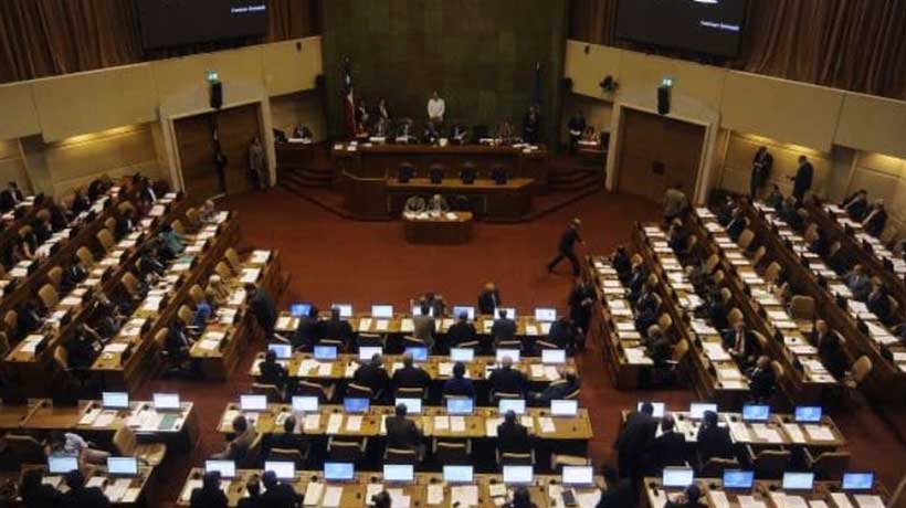 Presentan querella por viajes al extranjero de diputados durante semana distrital
