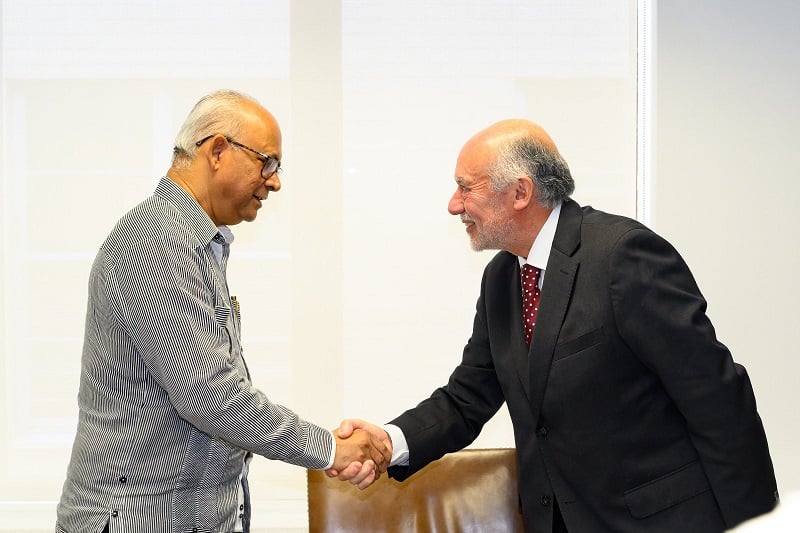 Senador Iván Flores sostiene encuentro con Secretario General de la OEA en Washington