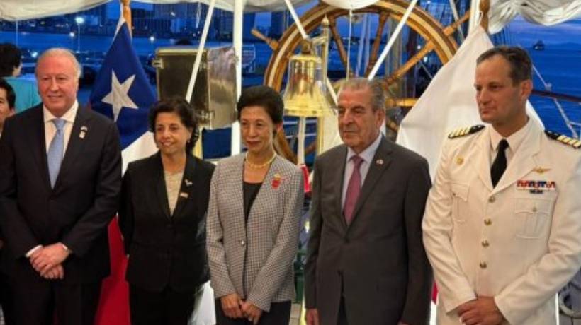 Princesa Hisako de Japón visitó la Esmeralda durante recalada en Osaka
