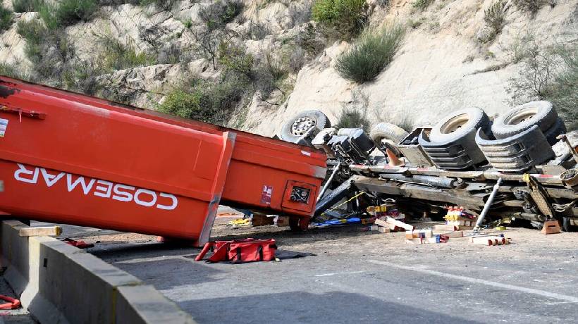 Trágico accidente en Viña del Mar: conductor muere tras volcamiento de camión en ruta Las Palmas