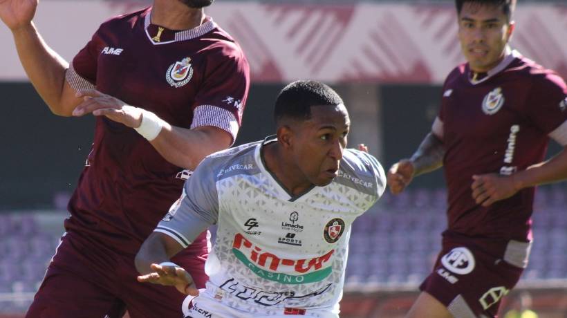Jugando un tiempo con diez jugadores Deportes Limache logró un trabajado empate en La Serena