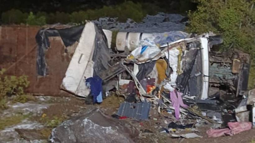 Chofer brasileño muere tras volcar camión con carga de café en ruta internacional de Los Andes