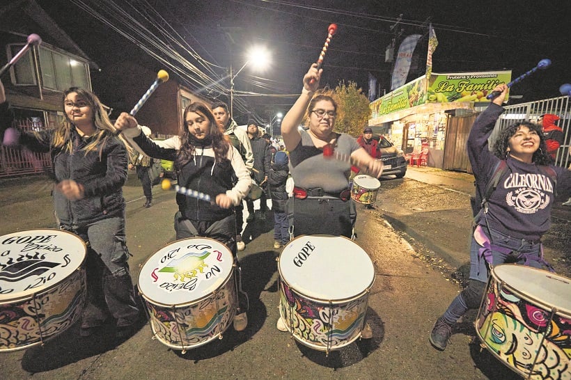 Vecinos de Barrios Bajos tuvieron multitudinario Carnaval Invernal