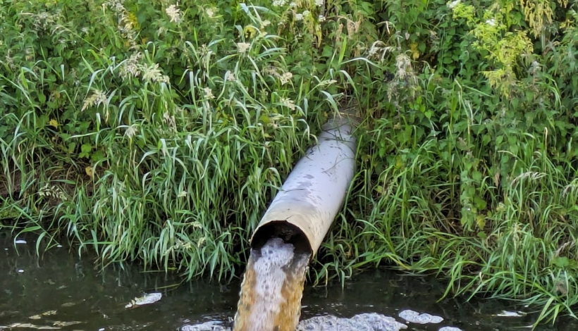 Investigación chilena revela potencial de fotocatalizador para purificar aguas contaminadas