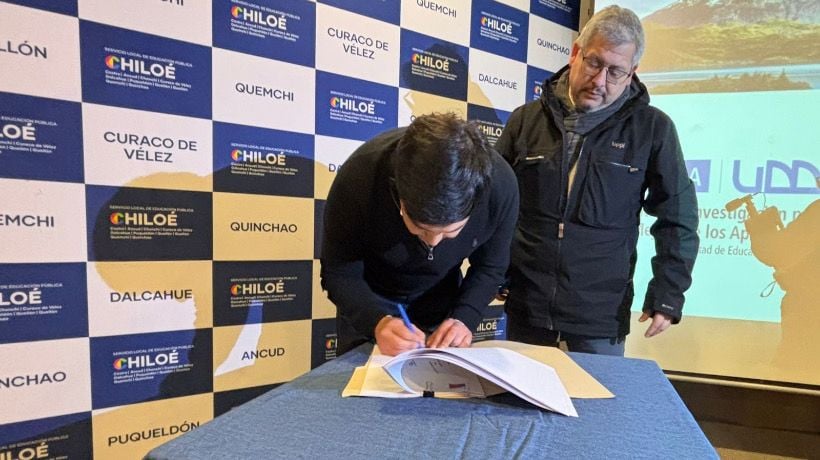 SLEP Chiloé firma primer convenio de colaboración con la UDD para potenciar la educación pública