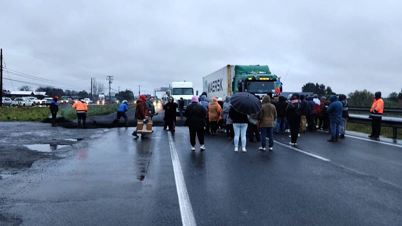 Comités de Vivienda de Frutillar protestaron en la Ruta 5 por proyecto habitacional