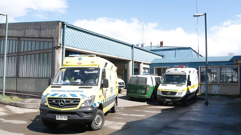Chofer que volcó en Llau Llao lucha por su recuperación en la UTI del Hospital de Castro