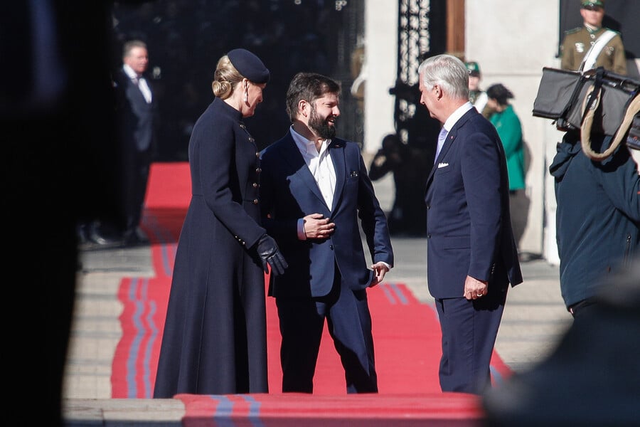 Boric se reúne con los reyes de los Belgas Felipe y Matilde en su primera visita a Chile