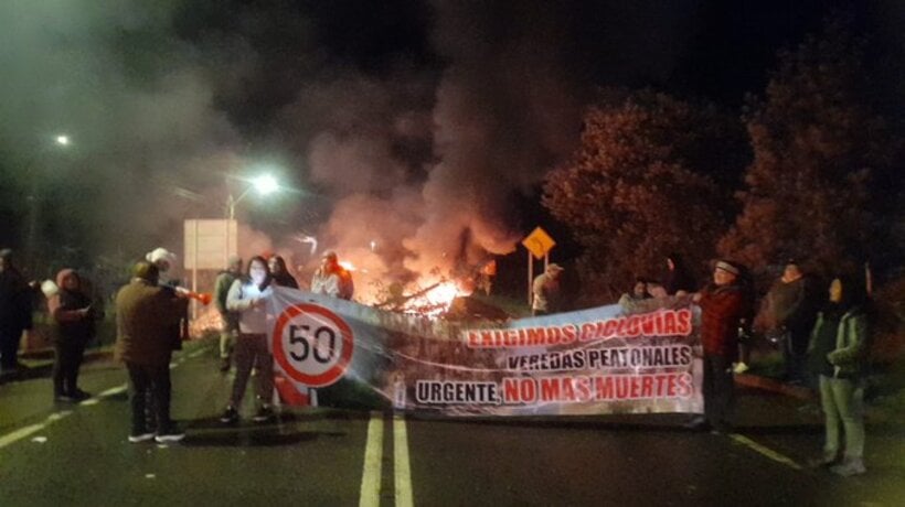 Vecinos de Cholchol protestan por medidas de seguridad en Villa El Estero ante accidentes de tránsito