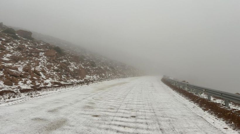 Ruta 15 CH se mantiene suspendida por caída de nieve en Tarapacá