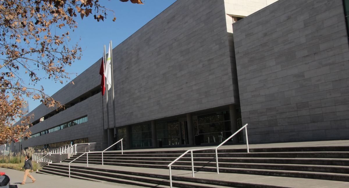 Municipalidad de Vitacura ordena abrir sumario tras divulgación de video sexual en sus dependencias
