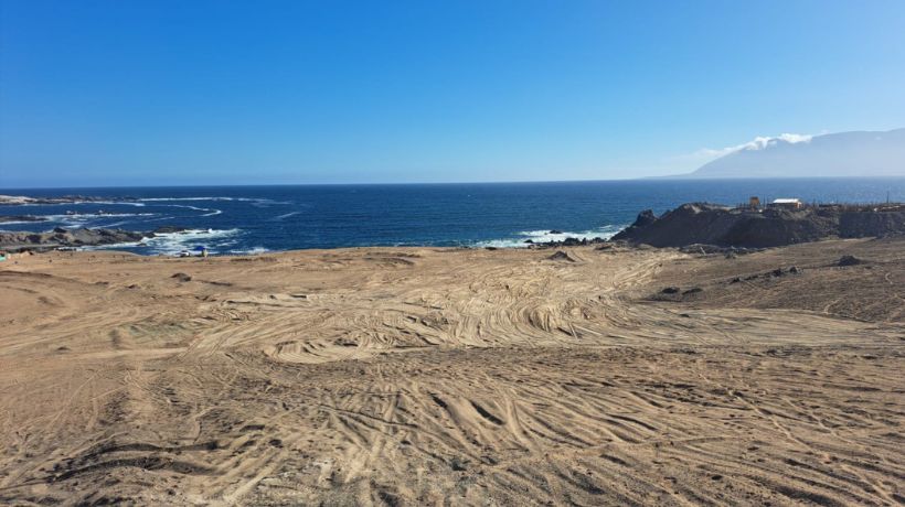 Bienes Nacionales coordina limpieza y recuperación tras toma ilegal en terrenos fiscales en el sector norte de Antofagasta
