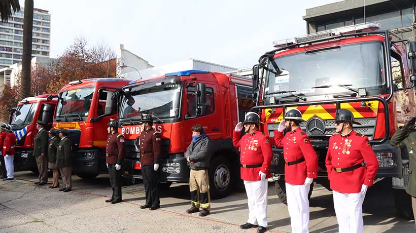 Cuatro nuevos carros se entregaron a compañías de Bomberos de la Región de Valparaíso