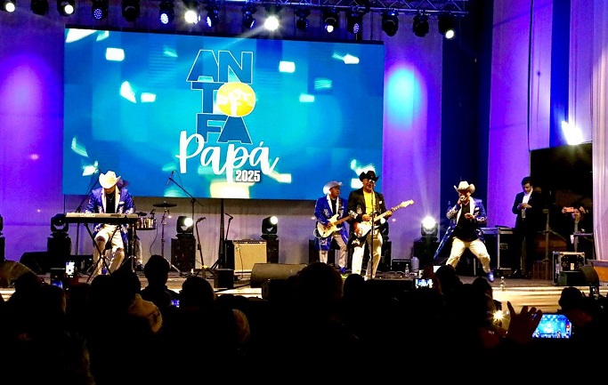 Municipio cerró Mes del Padre con show de Los Charros de Lumaco en Antofagasta