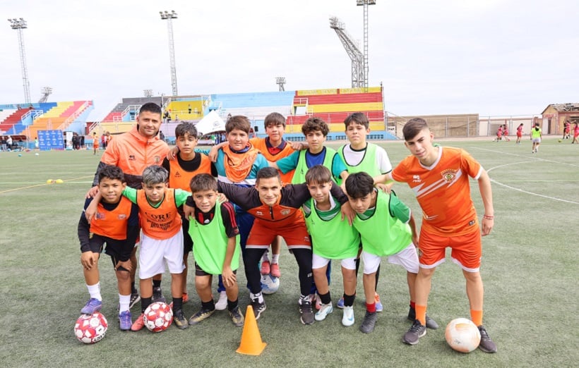 Más de 100 menores participaron en clínica deportiva de Cobreloa en Tocopilla