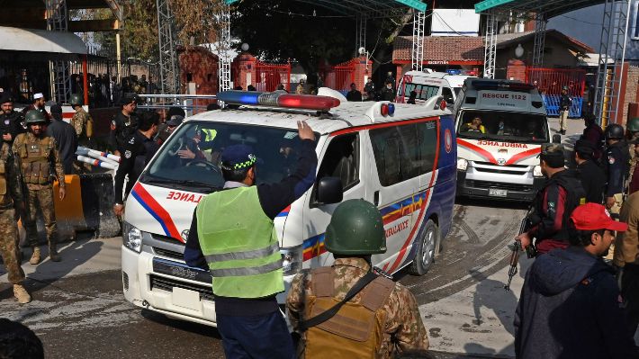 Al menos trece soldados muertos en un atentado suicida con coche bomba en Pakistán