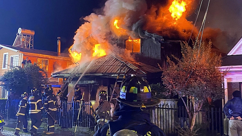 Incendio que destruyó una casa en Osorno reveló fallas en la presión del agua