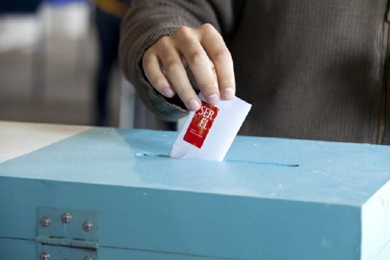 Reiteran importancia y características del voto asistido durante jornada eleccionaria en Los Ríos