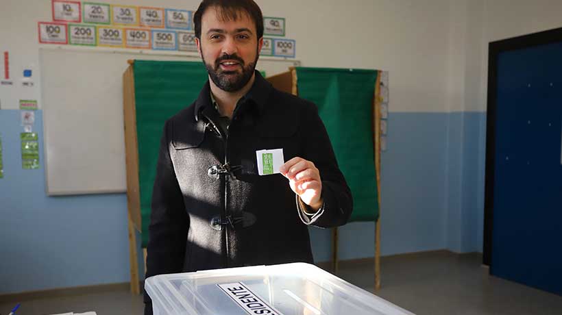 Jorge Sharp tras votar en las primarias: “Como movimiento vamos a respetar el resultado”