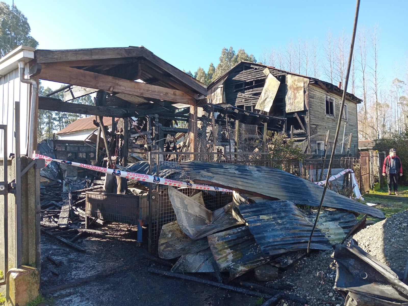 Incendio destruye casa en calle Arica