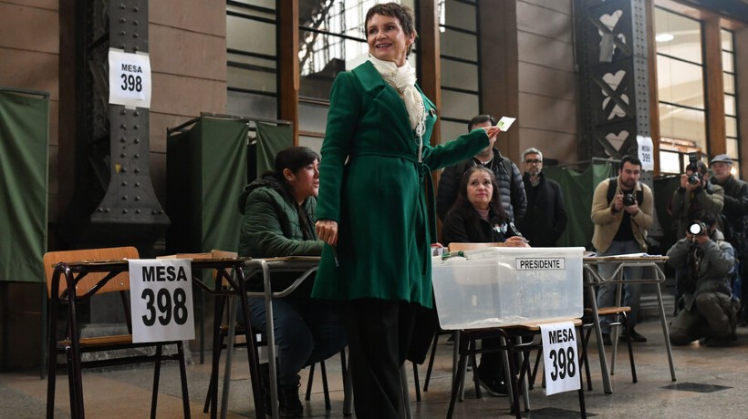 Tohá tras votar en primarias oficialistas: "No es cualquier competencia contra la derecha"