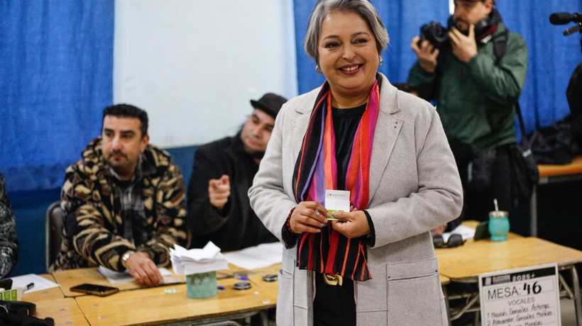 Jeannette Jara votó en Conchalí: "Independientemente del resultado que tenga, estoy contenta del trabajo que hemos hecho"
