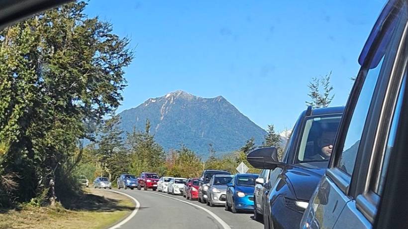 Vecinos de Laguna Verde protestan en Camino la Pólvora