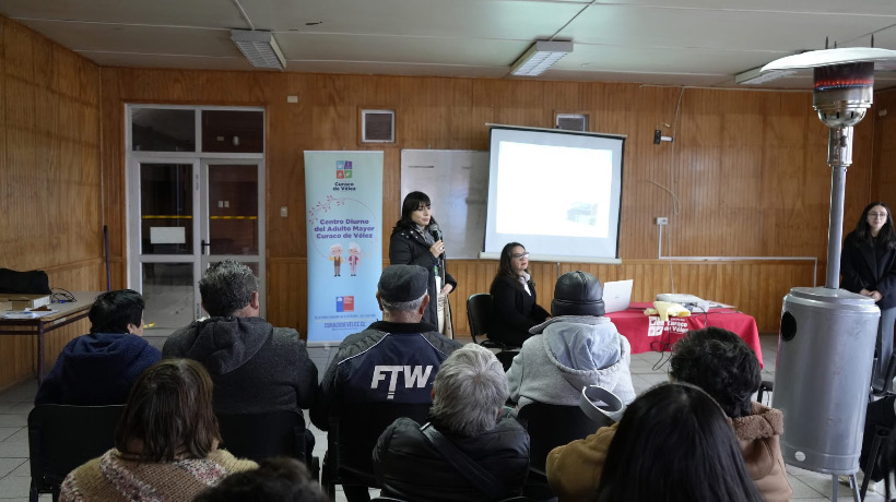 Capacitación en Curaco de Vélez sobre violencia intrafamiliar y protección a personas mayores