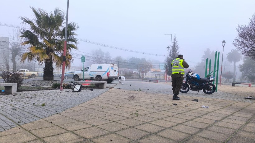 Dos hombres pierden la vida tras chocar su moto contra un poste en Chillán