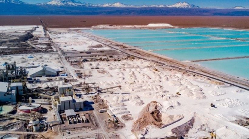 SQM baja cuatro posiciones en el ranking de capitalización bursátil tras caída en el precio del litio