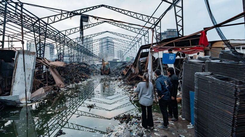 Anuncian apoyo a emprendedores afectados por incendio de feria en Iquique