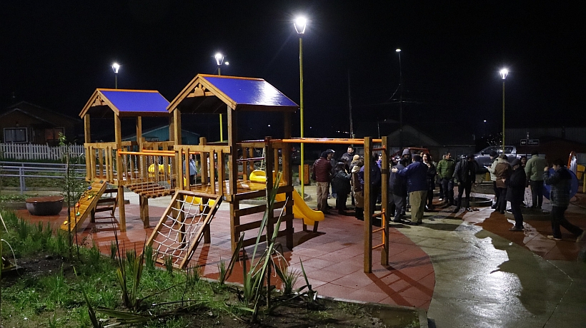 Barrio Caicumeo estrena nuevo centro comunitario y plaza Chilwe en Ancud