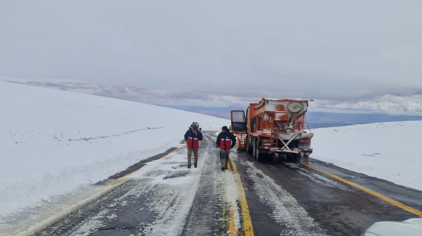 Continúa el despliegue en la frontera de Antofagasta por nevadas: ya suman 70 personas rescatadas