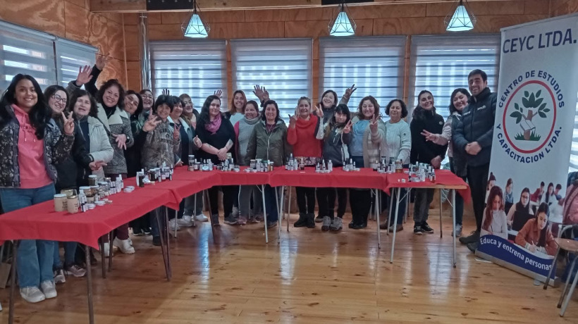 Vecinas de Chonchi culminan curso de cosmética natural