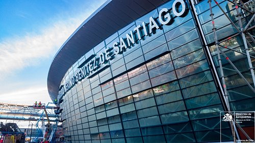 Aerolínea presenta querella contra pasajero por falsa amenaza de bomba en aeropuerto de Santiago: Iba a Calama