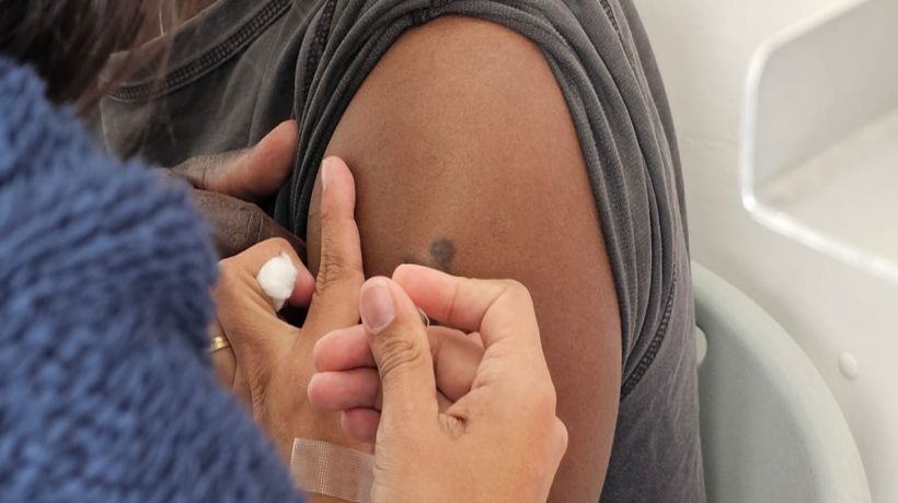 Alto Hospicio amplía vacunación contra la influenza y refuerza operativos por Fiesta de La Tirana