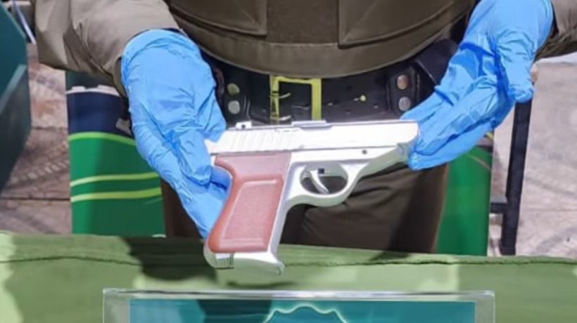 Dos menores fueron detenidos por realizar portonazo con arma de juguete en Puerto Montt