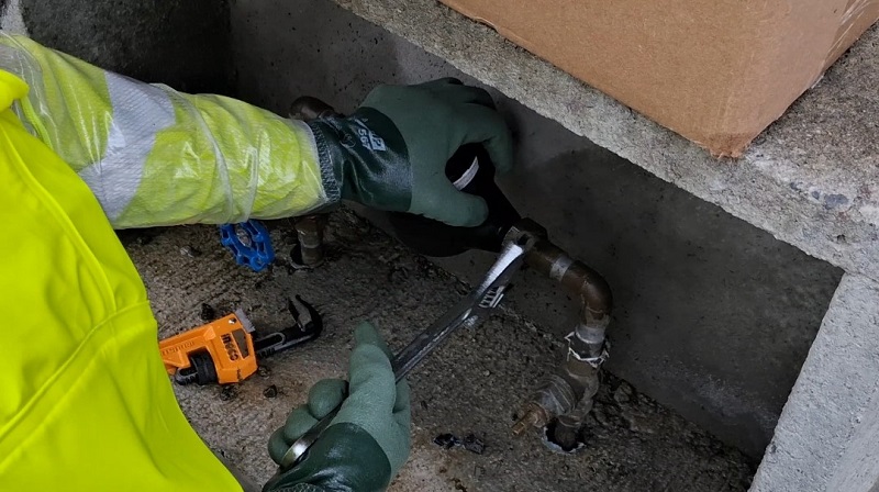 Equipos técnicos de Suralis avanzan con los recambios de medidores de agua en Los Ríos y Los Lagos