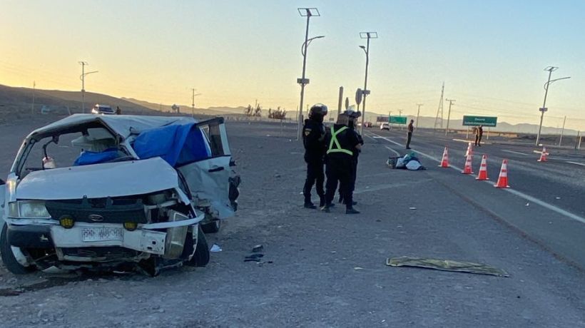 Conductor de vehículo murió tras colisión con camión en la Ruta 5 Norte en Tarapacá Conductor de vehículo murió tras colisión con camión en la Ruta 5 Norte en Tarapacá