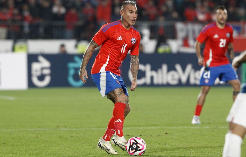 Eduardo Vargas arribó a Chile en medio de especulaciones de su regreso a la U Eduardo Vargas arribó a Chile en medio de especulaciones de su regreso a la U