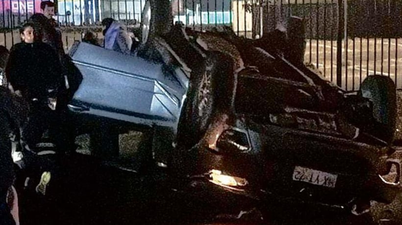Chofer ebrio quedó incrustado en palmera: dejó daños millonarios y dos heridos Chofer ebrio quedó incrustado en palmera: dejó daños millonarios y dos heridos