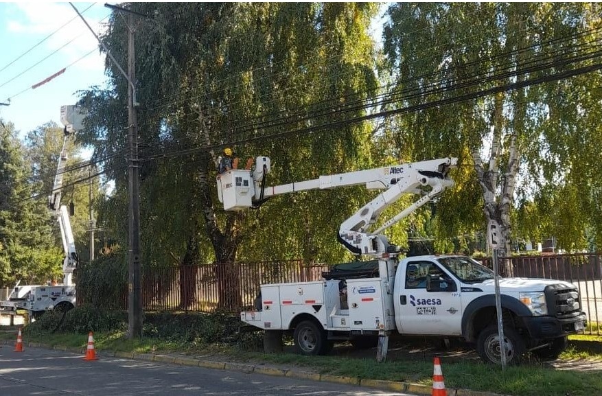 Saesa sigue desarrollando labores preventivas en Valdivia para evitar interrupciones durante el invierno Saesa sigue desarrollando labores preventivas en Valdivia para evitar interrupciones durante el invierno