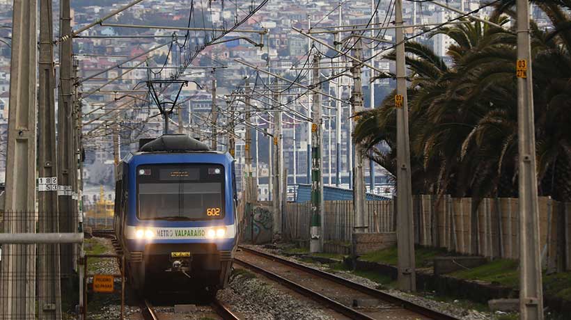 “Una pésima señal”: la crítica de diputados por licitación del tren Santiago-Valparaíso “Una pésima señal”: la crítica de diputados por licitación del tren Santiago-Valparaíso