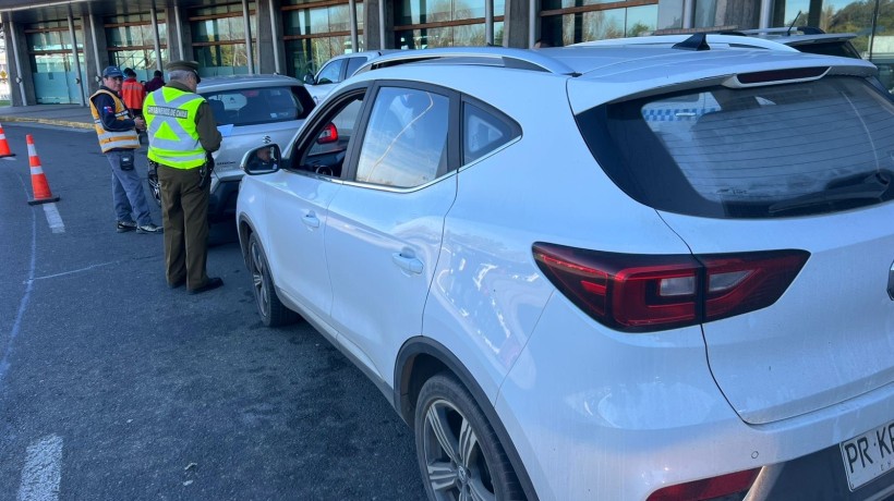 Realizan control vehicular en Aeropuerto Carriel Sur de Talcahuano: 19 autos fueron sacados de circulación Realizan control vehicular en Aeropuerto Carriel Sur de Talcahuano: 19 autos fueron sacados de circulación
