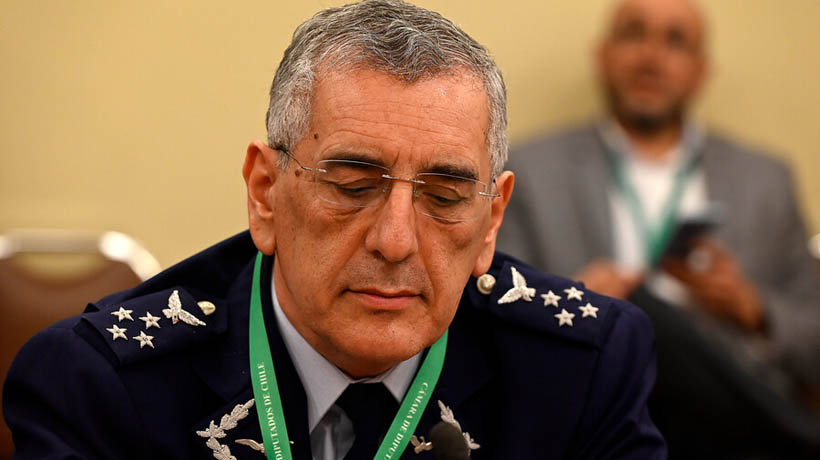 Boric no polemizó con comandante de la FACh y Defensa descartó insubordinación Boric no polemizó con comandante de la FACh y Defensa descartó insubordinación