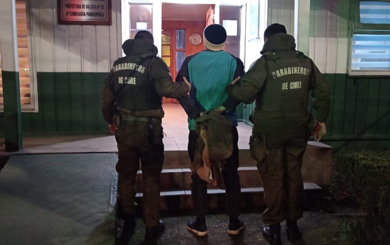 Hombre de 51 años atacó a otro con un machete en el centro de Panguipulli Hombre de 51 años atacó a otro con un machete en el centro de Panguipulli