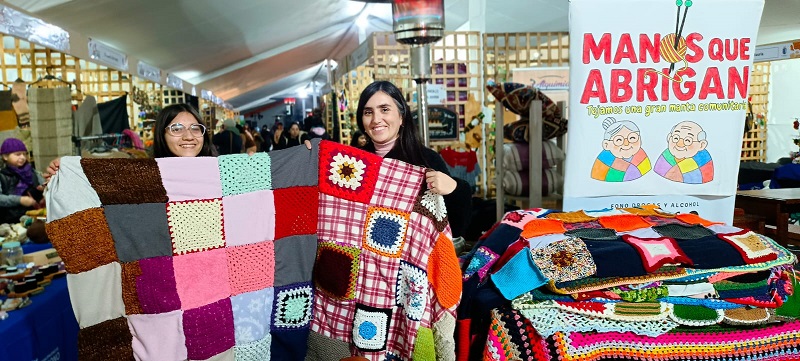Con éxito se realizó Expo Lana Futrono: tejieron manta comunitaria de 205 metros Con éxito se realizó Expo Lana Futrono: tejieron manta comunitaria de 205 metros